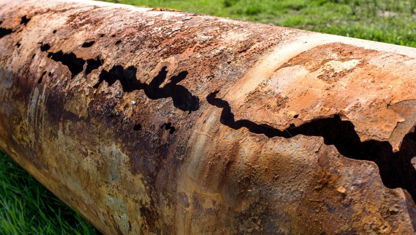 Exploring Rust Resistance: Key Materials for Longevity in Bathroom Shelves