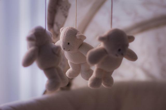 Choosing the Right Crib for Comfort and Safety